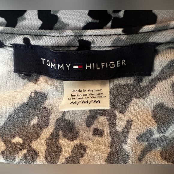 Tommy Hilfiger Women's Black and White Animal Print Top/size M - Picture 9 of 9